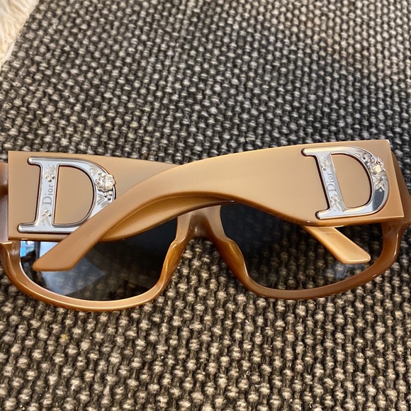 DIOR GORGEOUS SUNGLASSES - Picture 5 of 16